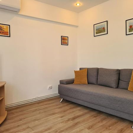 Apartament Anna Apartment Targoviste Bagian luar foto