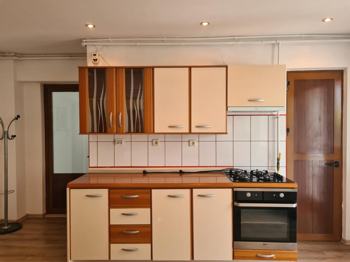 Apartament Anna Targoviste Bagian luar foto