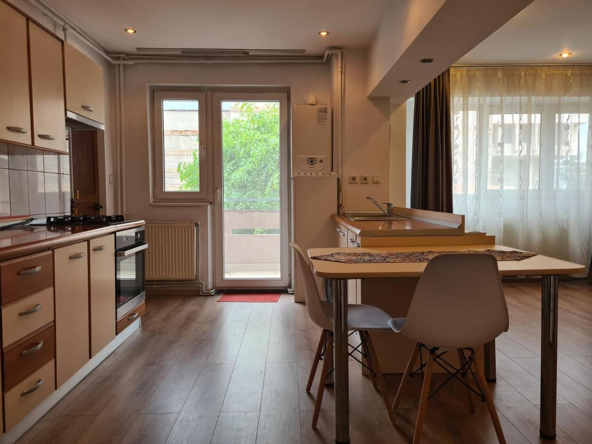 Apartament Anna Targoviste Bagian luar foto
